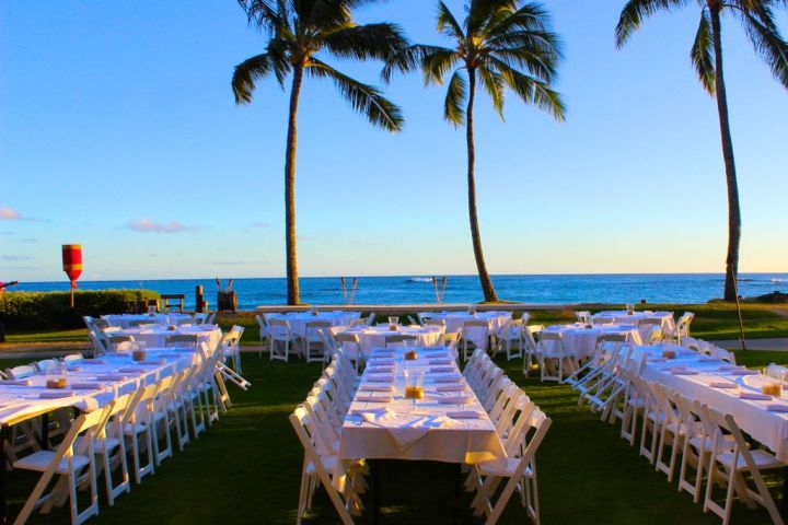 Aulii-Luau-Oeanside-Tables